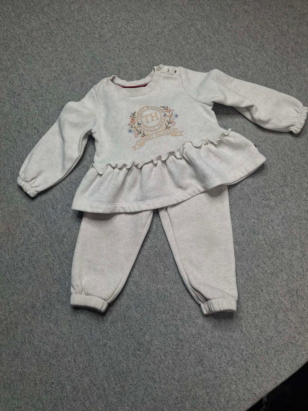 Tommy Hilfiger Baby Girl 2 Piece Set 12M Sweatshirt Jogger Peplum Ruffle